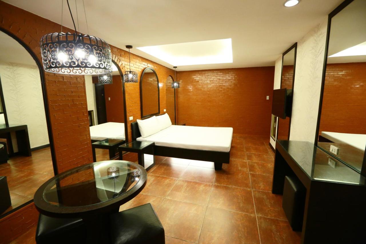 Hotel Ava Cuneta Pasay Exterior foto